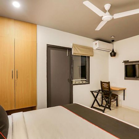 Super Collection O Le Noida Hotel Near Sector 76 Metro Station المظهر الخارجي الصورة
