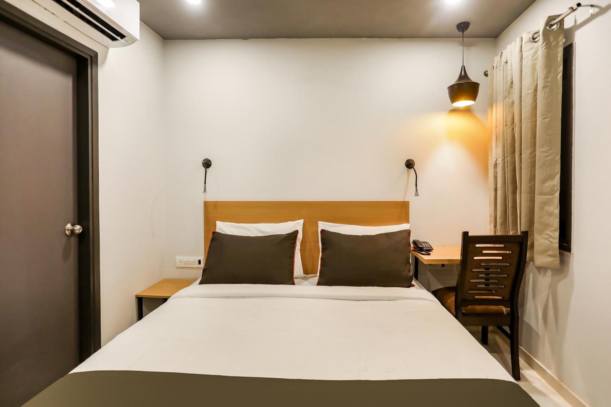 Super Collection O Le Noida Hotel Near Sector 76 Metro Station المظهر الخارجي الصورة
