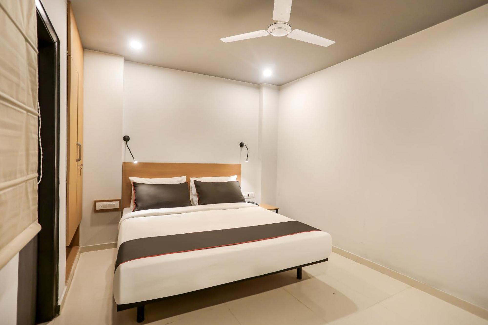 Super Collection O Le Noida Hotel Near Sector 76 Metro Station المظهر الخارجي الصورة