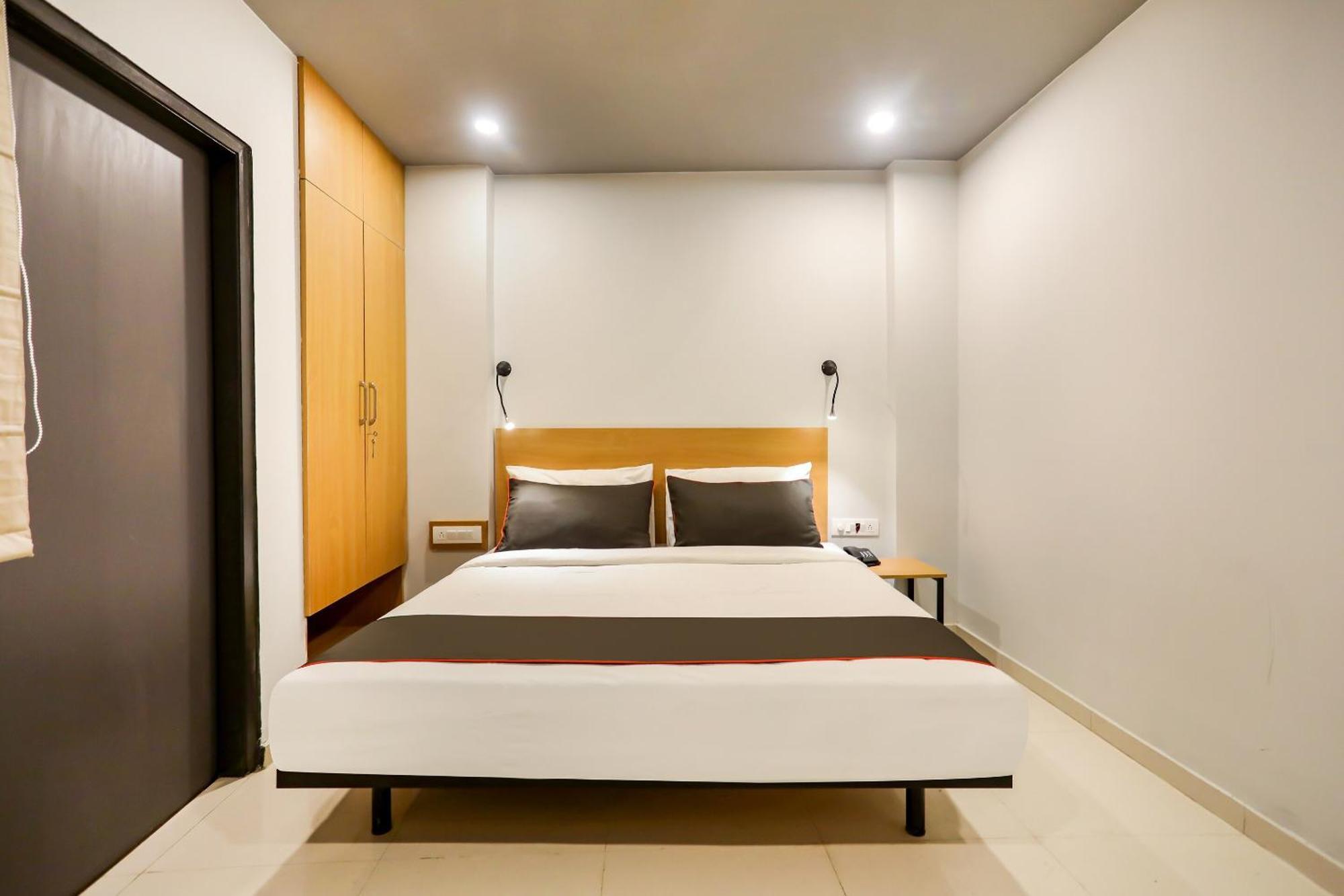 Super Collection O Le Noida Hotel Near Sector 76 Metro Station المظهر الخارجي الصورة