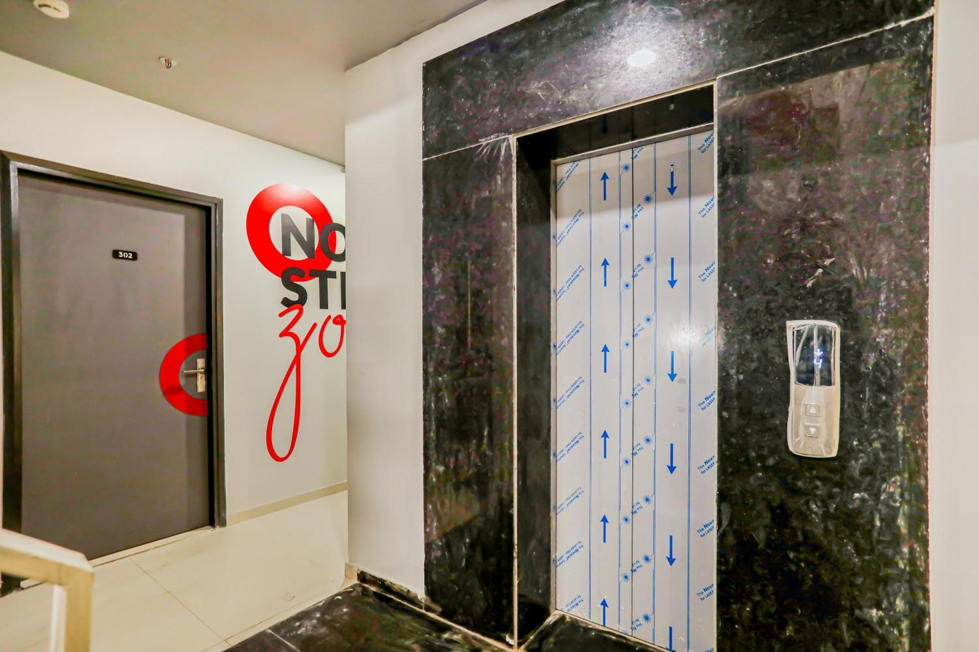 Super Collection O Le Noida Hotel Near Sector 76 Metro Station المظهر الخارجي الصورة