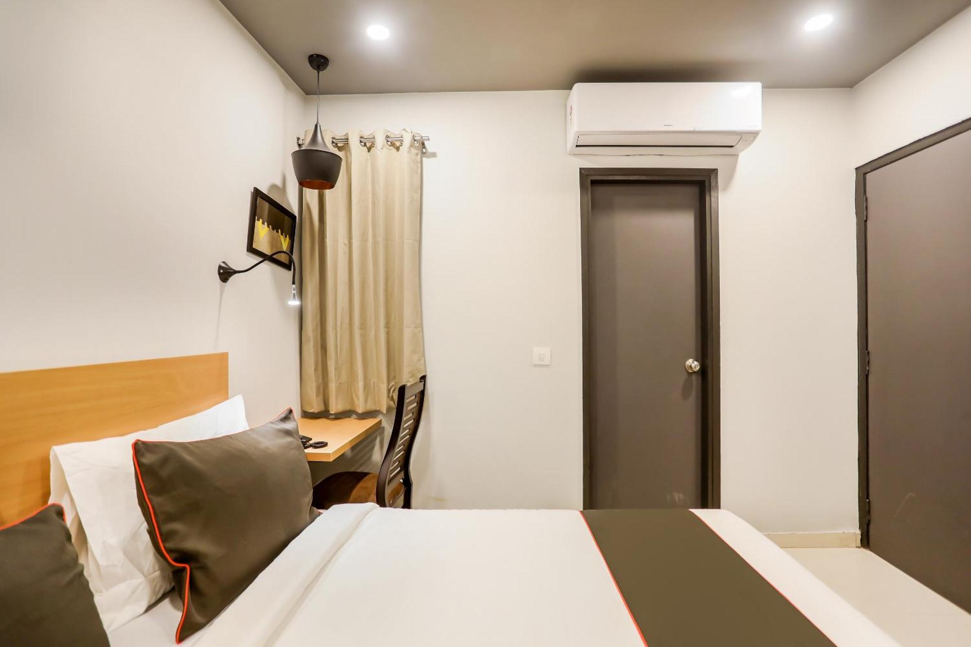 Super Collection O Le Noida Hotel Near Sector 76 Metro Station المظهر الخارجي الصورة