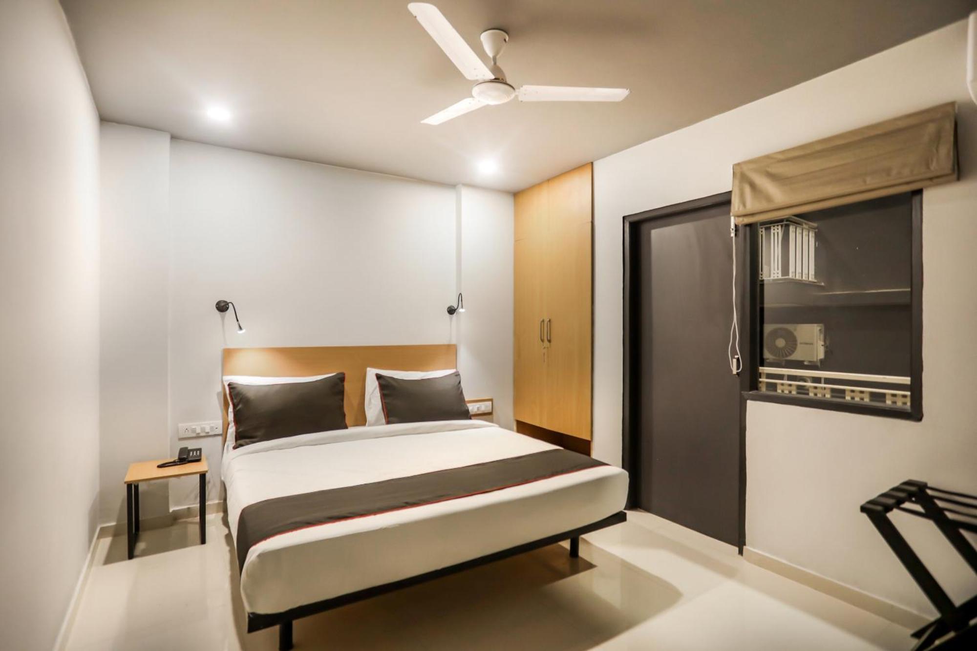 Super Collection O Le Noida Hotel Near Sector 76 Metro Station المظهر الخارجي الصورة